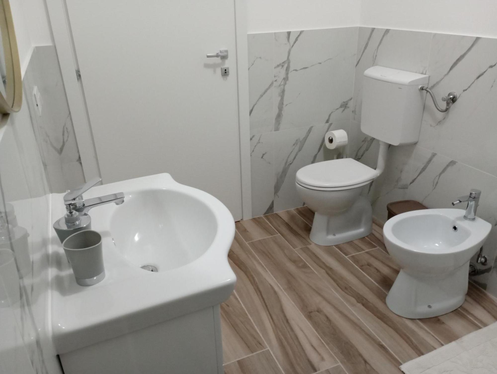 Niu Rooms Ористано Экстерьер фото